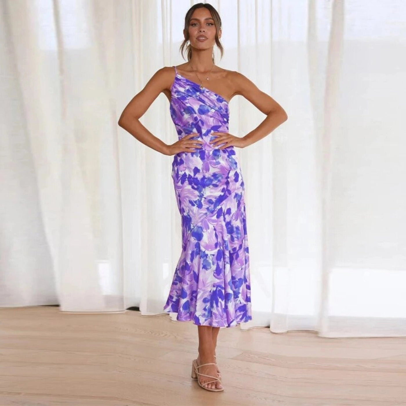 Emmy | Asymmetrisches Maxikleid mit floralem Muster